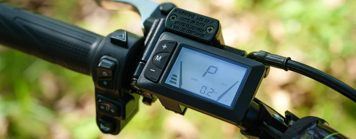 VIPCOO H3 removable battery lock and charging design