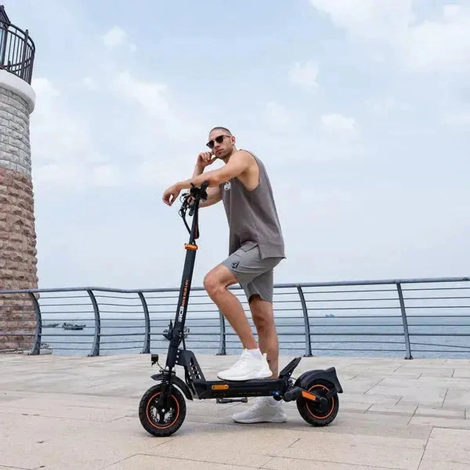 RCB D5 Electric Scooter Long Range Foldable with Pneumatic Tyres up to 32 Km/h